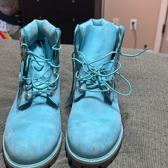 Good condition just have some minor stain on the front that can be removed - Picture 2 of 8